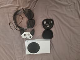 Xbox Series S med elite handkontroll och headset