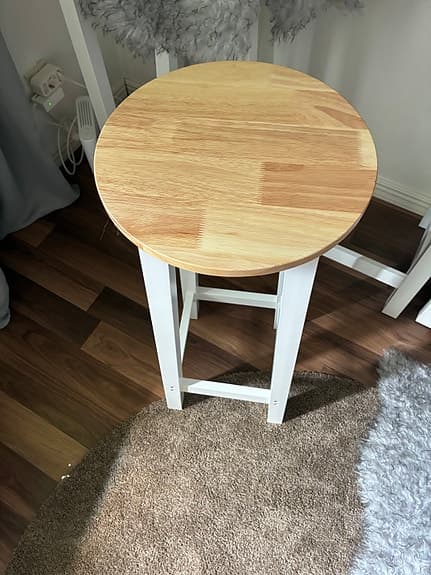Barbord med två barpallar (oanvänt)