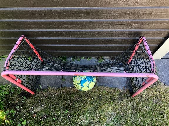 Litet fotbollsmål i metall 94x60x40 cm