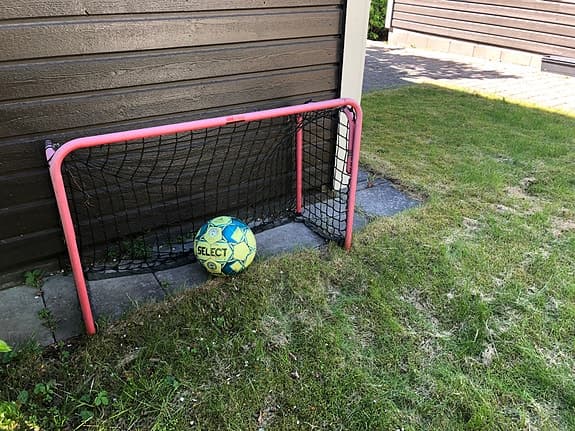 Litet fotbollsmål i metall 94x60x40 cm