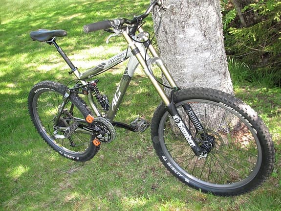 Giant AC 1 DS -04 Marzocchi Bomber Junior T 17" DH Downhill Go Big Or Go Home