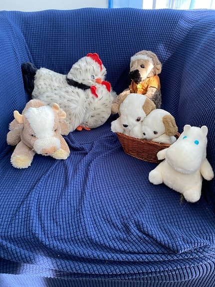 Mumin, mjukisdjur apa höna kossa 2 rörliga hundar i korg