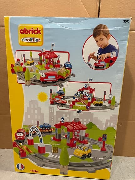 Abrick Coiffier tågbana med station och bilar