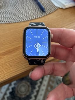 Apple Watch Series 4 smartklocka roséguld med mönstrat armband
