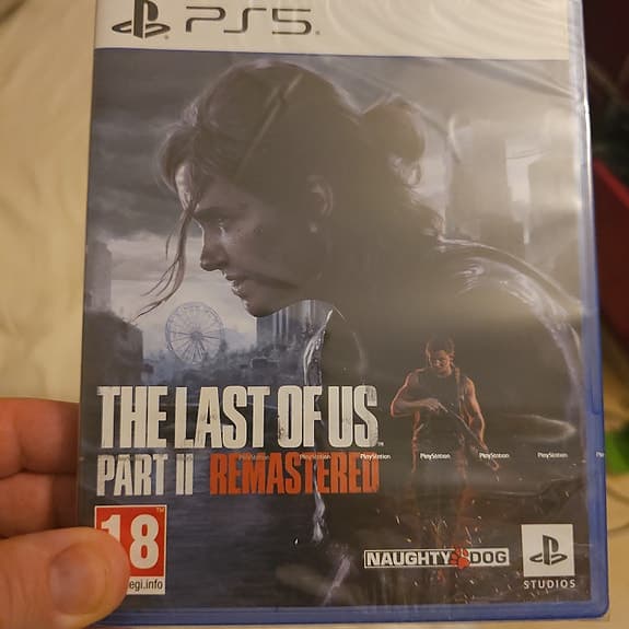 PS5 spel, last of us och Riders Republic.