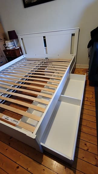 IKEA 160cm sängstomme med ribbotten och förvaring vit