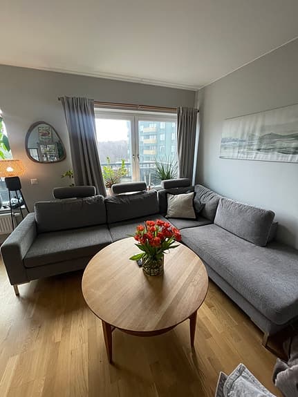 Stor grå divan/hörnsoffa i fint skick. Nypris 20 000,