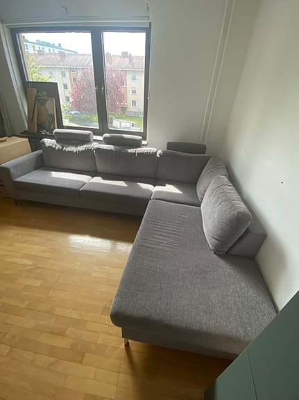 Stor grå divan/hörnsoffa i fint skick. Nypris 20 000,