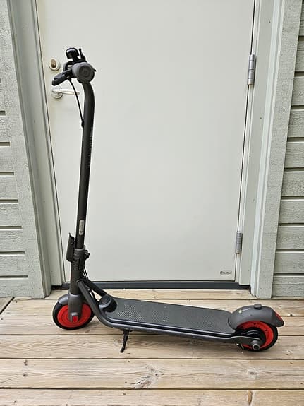 Elsparkcykel Ninebot Segway för barn inklusive hjälm