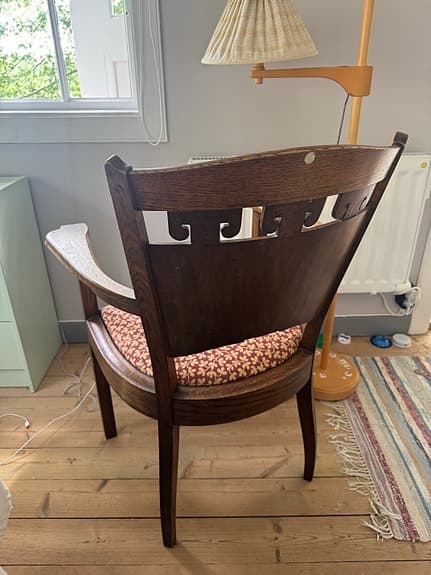 Stol med armstöd