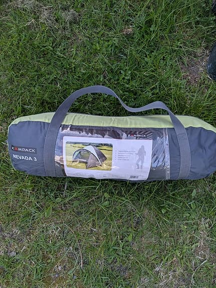 Nevada 3 tält med absid 120 cm högt. 3 alubågar med innertält och ett yttertält.