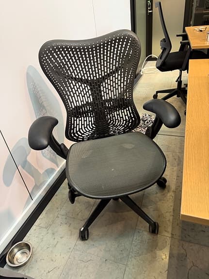 Herman Miller Mirra Stol.