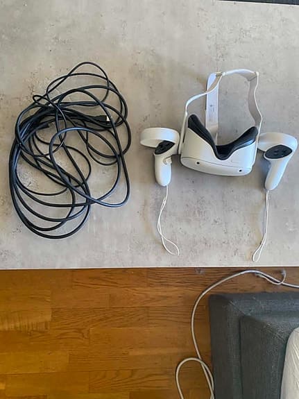 Meta Quest VR‑headset med handkontroller