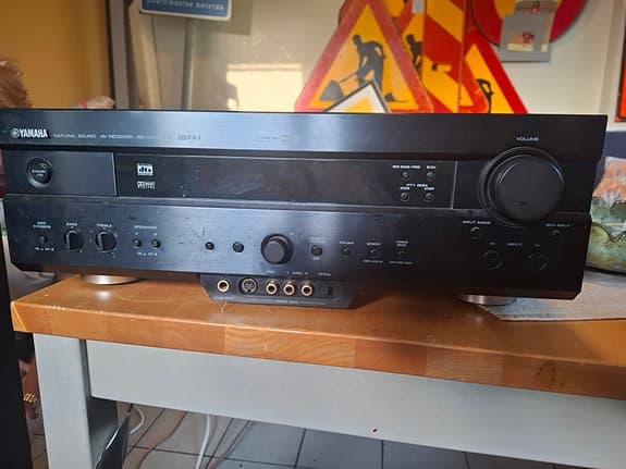 Yamaha RX-V620RDS förstärkare med Jamo E 550 högtalare