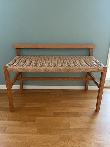 Ekbänk med flätad sits