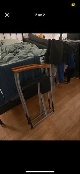 Ihopfällbar stol svart och trä - till balkongen?