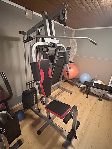 Multigym träningsstation svart/röd
