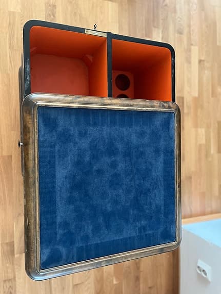 Kvadratiskt snurrbord från Åby Möbelfabrik