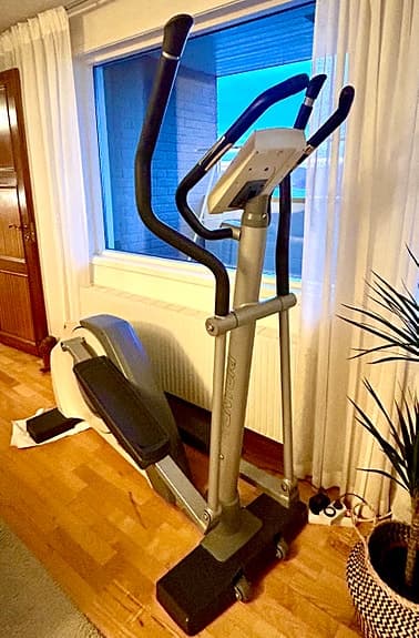 Tunturi Competence crosstrainer med träningsdator