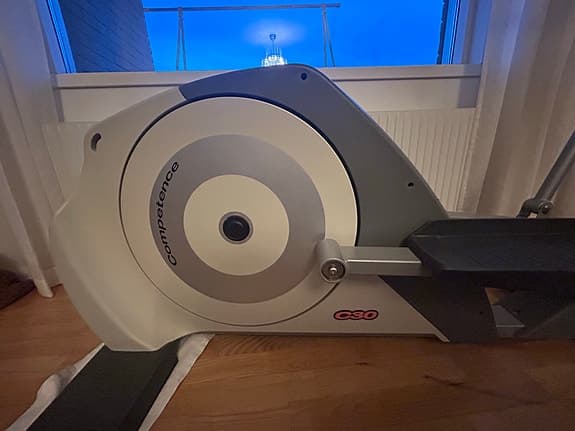 Tunturi Competence crosstrainer med träningsdator