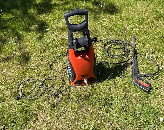 Black & Decker högtryckstvätt – komplett med slang och handtag