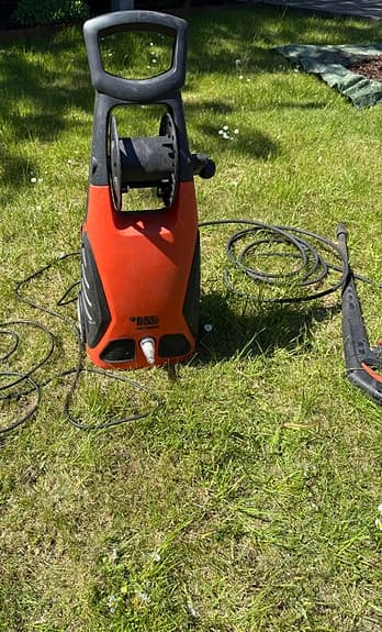 Black & Decker högtryckstvätt – komplett med slang och handtag