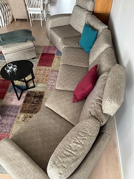 Stor soffa – perfekt till VM-fotboll och stora sällskap! 🛋️⚽