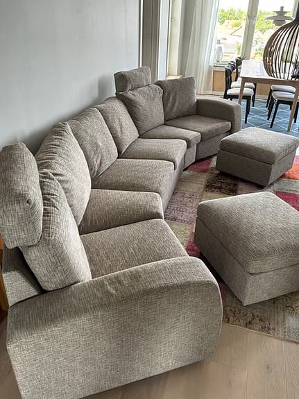 Stor soffa – perfekt till VM-fotboll och stora sällskap! 🛋️⚽