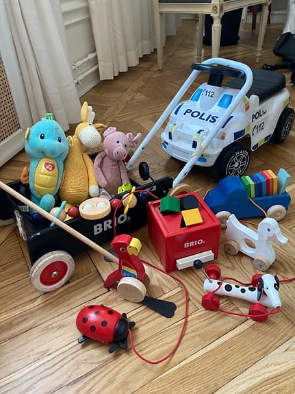 BRIO gåvagn och leksakspakett, polisbil