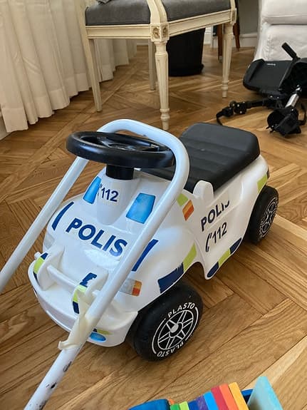 BRIO gåvagn och leksakspakett, polisbil