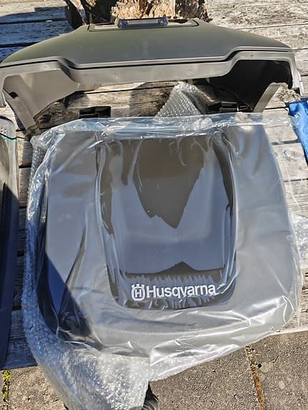 Husqvarna Automower 310 robotgräsklippare med tak och tillbehör