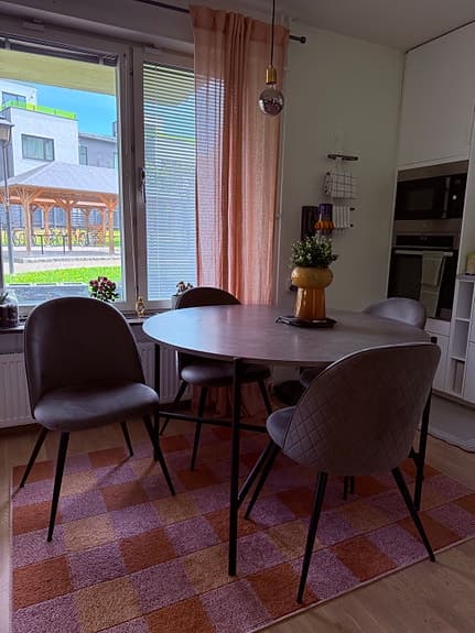 Matbord - smoke free pet free home