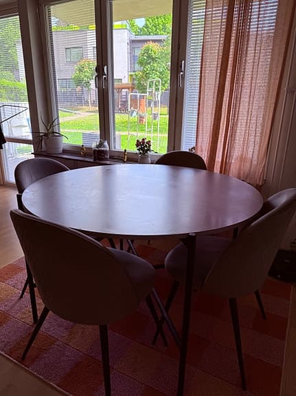 Matbord - smoke free pet free home