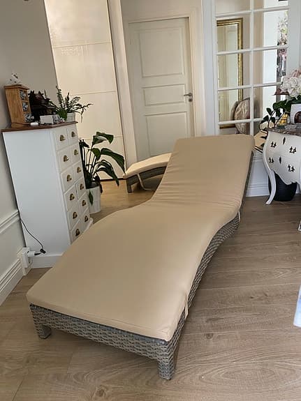 Solsängar konstrotting med dyna beige