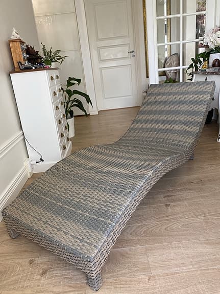 Solsängar konstrotting med dyna beige