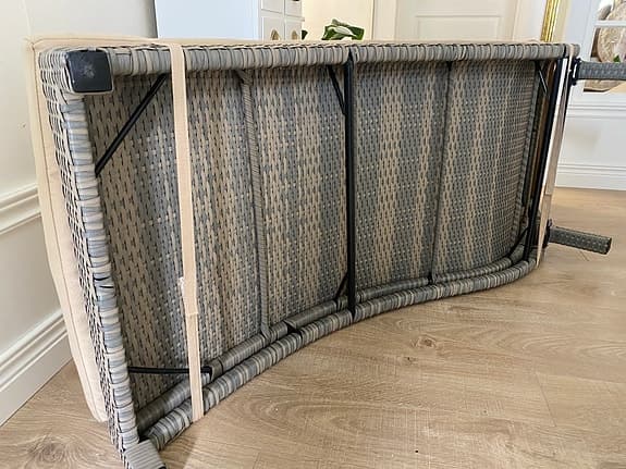 Solsängar konstrotting med dyna beige