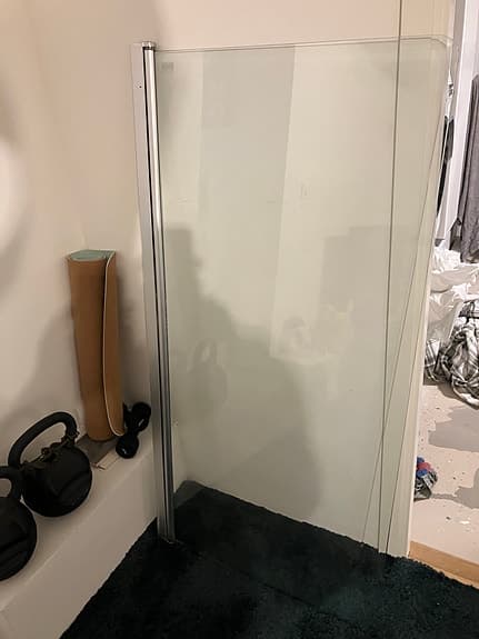 NORO duschvägg glas med aluminiumprofil
