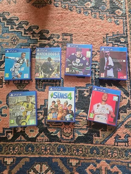 Playstation 4 spelpaket med FIFA, NHL, Watch Dogs 2 och The Sims 4
