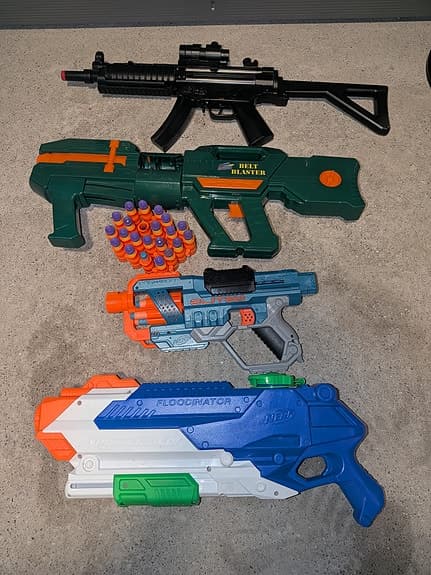 Nerf leksaksvapen med pilar