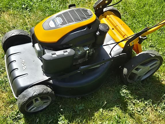 Stiga Gräsklippare med Drivning och e-Start