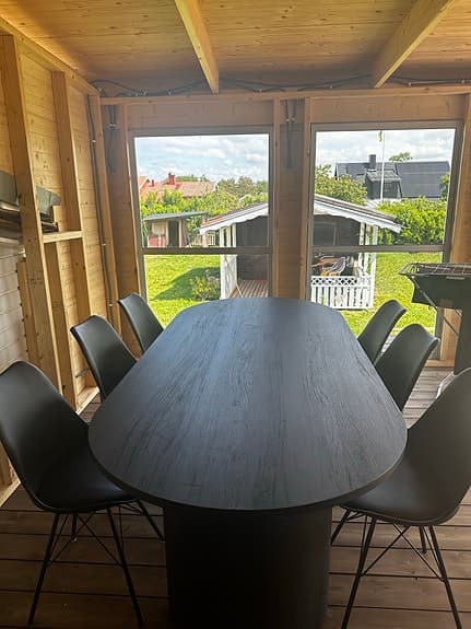 Nypris 6800kr, matbord Grundsund med mindre skada