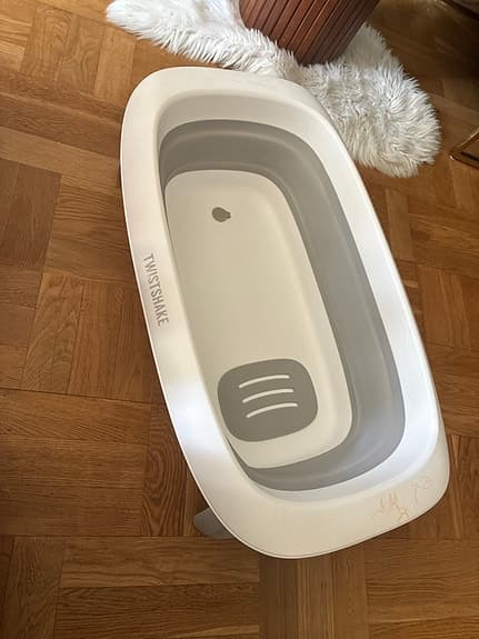 Twistshake hopfällbart babybadkar vitt/grått