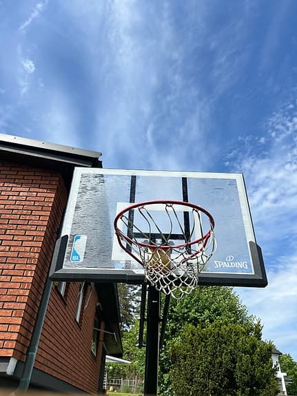 Spalding basketställning . Flyttbar och höj- och sänkbar.