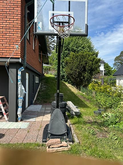 Spalding basketställning . Flyttbar och höj- och sänkbar.