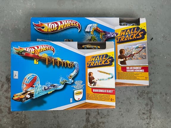 Hot Wheels Wall Tracks Mid-Air Madness & Boardwalk Blast