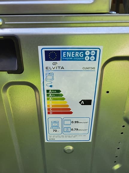 Nästan oanvänd inbyggnadsugn Elvita CUI4724S