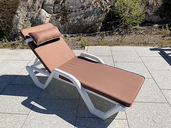 4st solsängar med dynor