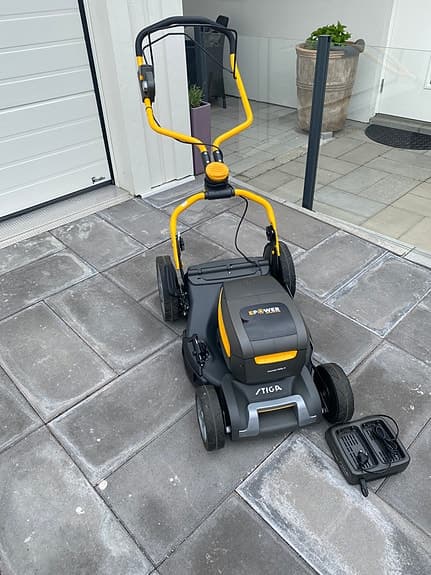 Stiga batterigräsklippare gul/svart