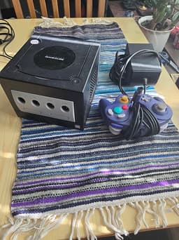 Nintendo GameCube spelkonsol med handkontroll