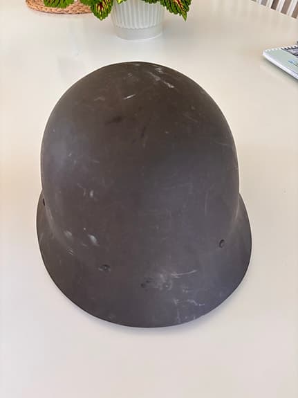 Militärhjälm med läderinredning grön